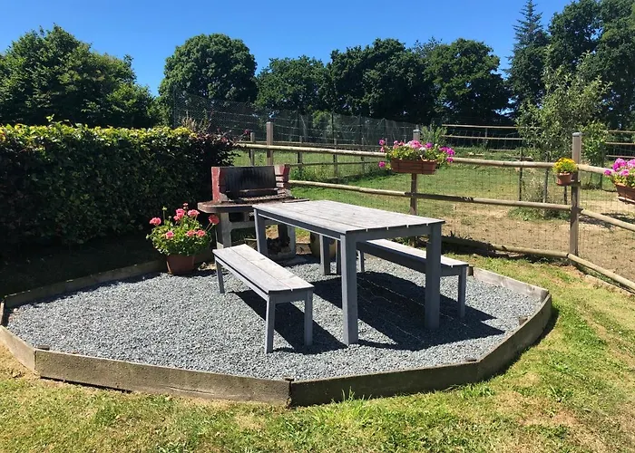 Le Grand Camelia Oda ve Kahvaltı Saint-Martin-d'Aubigny